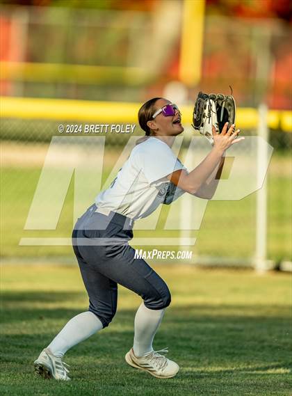 Thumbnail 2 in Elkhorn South vs Lincoln Southwest photogallery.