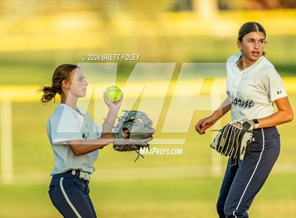 Thumbnail 3 in Elkhorn South vs Lincoln Southwest photogallery.