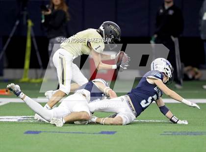 Thumbnail 2 in Greenwood vs. Pleasant Grove (UIL 4A Division 2 Semifinal) photogallery.