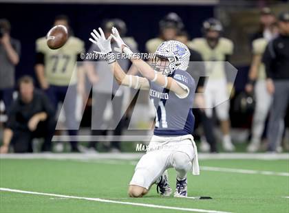 Thumbnail 2 in Greenwood vs. Pleasant Grove (UIL 4A Division 2 Semifinal) photogallery.