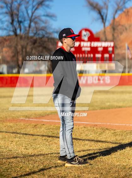 Thumbnail 2 in Summit Academy vs. North Sanpete (Chuckwagon Classic) photogallery.