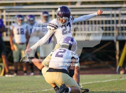Thumbnail 2 in Valencia vs Bishop Amat photogallery.