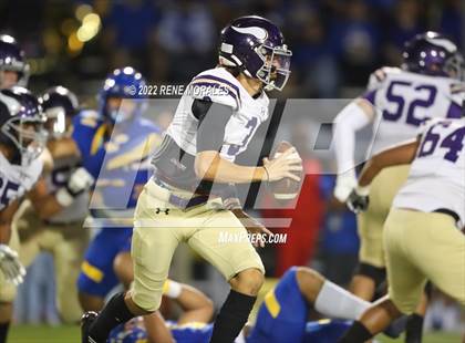 Thumbnail 3 in Valencia vs Bishop Amat photogallery.