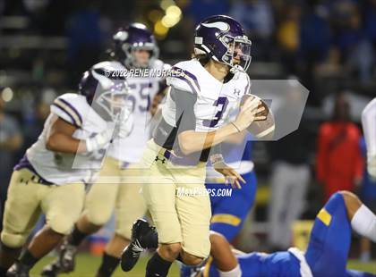 Thumbnail 2 in Valencia vs Bishop Amat photogallery.