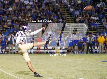 Thumbnail 1 in Valencia vs Bishop Amat photogallery.