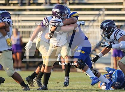 Thumbnail 2 in Valencia vs Bishop Amat photogallery.