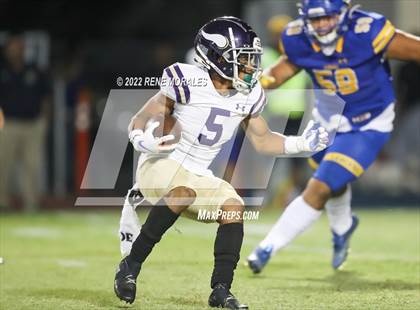 Thumbnail 3 in Valencia vs Bishop Amat photogallery.