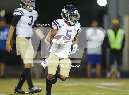 Thumbnail 2 in Valencia vs Bishop Amat photogallery.