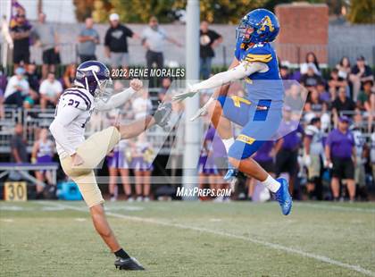 Thumbnail 3 in Valencia vs Bishop Amat photogallery.