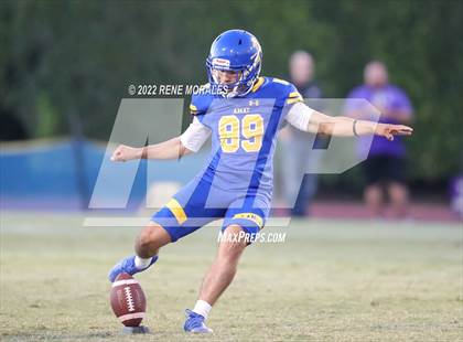 Thumbnail 3 in Valencia vs Bishop Amat photogallery.