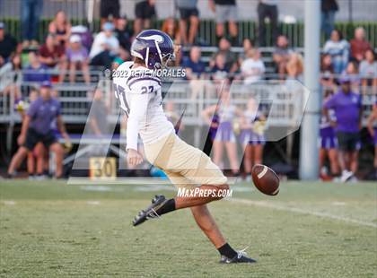 Thumbnail 1 in Valencia vs Bishop Amat photogallery.