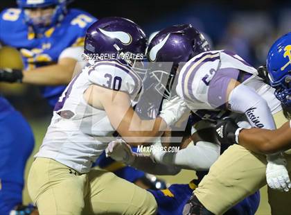 Thumbnail 2 in Valencia vs Bishop Amat photogallery.
