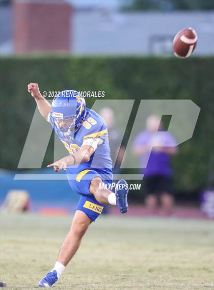 Thumbnail 2 in Valencia vs Bishop Amat photogallery.