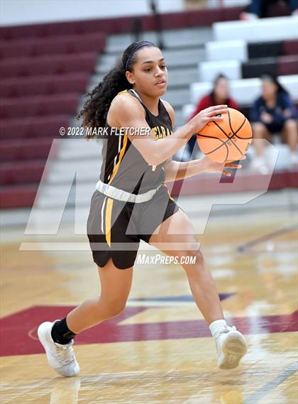 Thumbnail 2 in Wildwood Catholic vs Delran (South Jersey Invitational) photogallery.