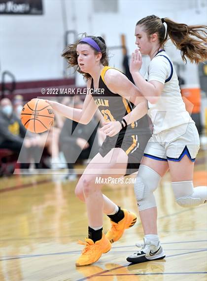 Thumbnail 2 in Wildwood Catholic vs Delran (South Jersey Invitational) photogallery.