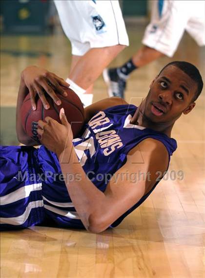 Thumbnail 1 in Sacramento vs. Sheldon (Hoops Classic 2009) photogallery.