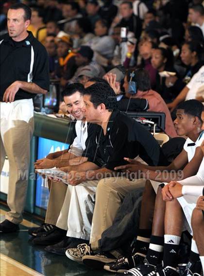 Thumbnail 3 in Sacramento vs. Sheldon (Hoops Classic 2009) photogallery.