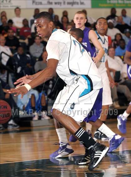 Thumbnail 2 in Sacramento vs. Sheldon (Hoops Classic 2009) photogallery.