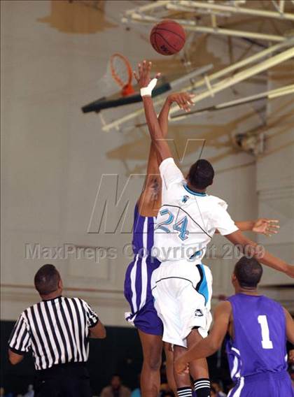 Thumbnail 1 in Sacramento vs. Sheldon (Hoops Classic 2009) photogallery.
