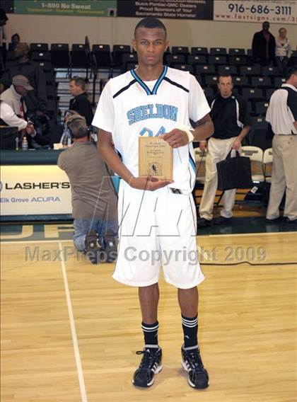 Thumbnail 3 in Sacramento vs. Sheldon (Hoops Classic 2009) photogallery.
