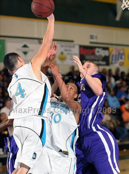 Thumbnail 2 in Sacramento vs. Sheldon (Hoops Classic 2009) photogallery.