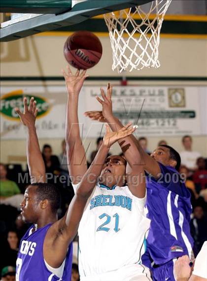 Thumbnail 1 in Sacramento vs. Sheldon (Hoops Classic 2009) photogallery.