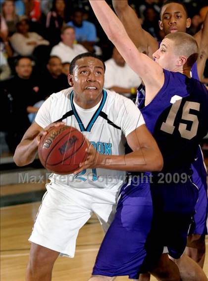 Thumbnail 2 in Sacramento vs. Sheldon (Hoops Classic 2009) photogallery.