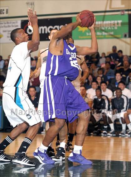 Thumbnail 1 in Sacramento vs. Sheldon (Hoops Classic 2009) photogallery.