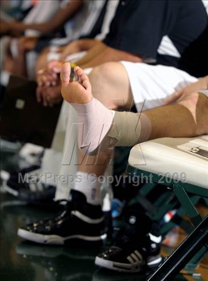 Thumbnail 2 in Sacramento vs. Sheldon (Hoops Classic 2009) photogallery.