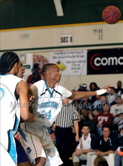 Thumbnail 1 in Sacramento vs. Sheldon (Hoops Classic 2009) photogallery.