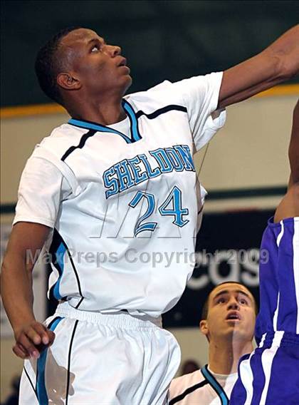 Thumbnail 2 in Sacramento vs. Sheldon (Hoops Classic 2009) photogallery.
