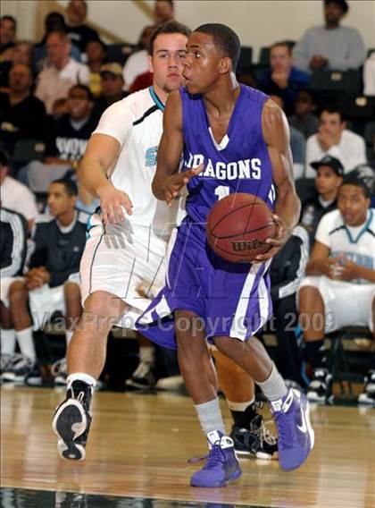 Thumbnail 1 in Sacramento vs. Sheldon (Hoops Classic 2009) photogallery.