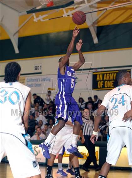 Thumbnail 3 in Sacramento vs. Sheldon (Hoops Classic 2009) photogallery.