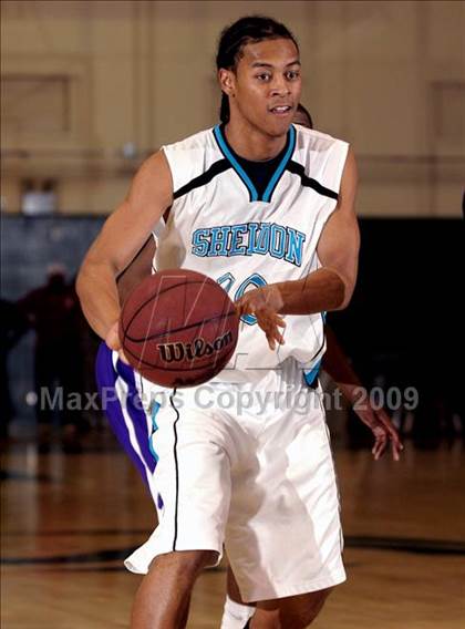 Thumbnail 3 in Sacramento vs. Sheldon (Hoops Classic 2009) photogallery.