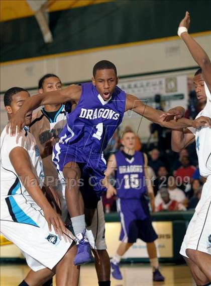 Thumbnail 2 in Sacramento vs. Sheldon (Hoops Classic 2009) photogallery.