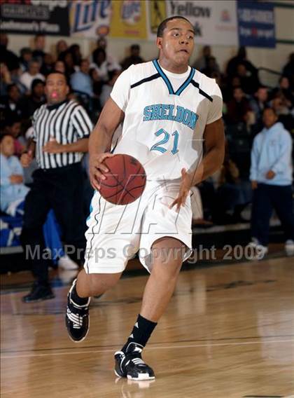 Thumbnail 2 in Sacramento vs. Sheldon (Hoops Classic 2009) photogallery.