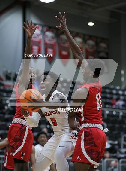 Thumbnail 2 in Putnam City vs Carl Albert photogallery.
