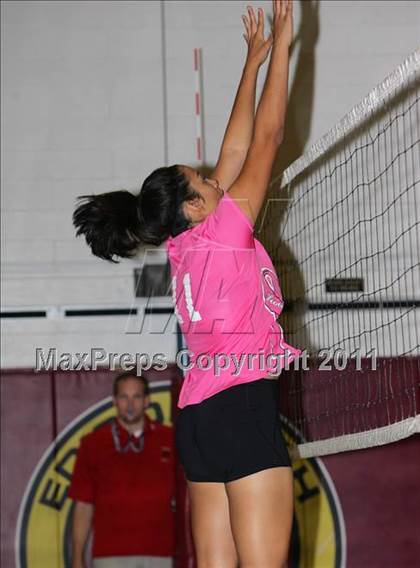 Thumbnail 1 in Tracy vs Hoover (Vikings Classic Tournament) photogallery.