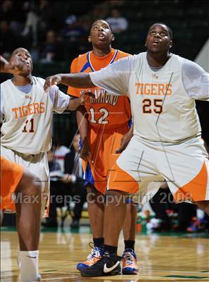 Thumbnail 2 in St. Raymond Boys vs Linden (Prime Time Shootout) photogallery.