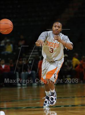 Thumbnail 2 in St. Raymond Boys vs Linden (Prime Time Shootout) photogallery.