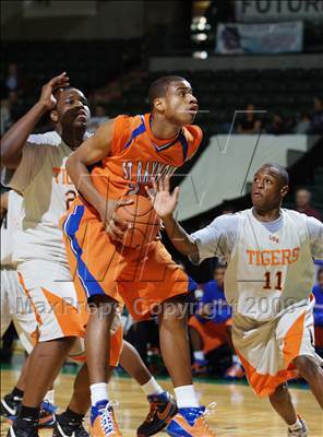 Thumbnail 3 in St. Raymond Boys vs Linden (Prime Time Shootout) photogallery.
