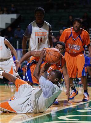 Thumbnail 1 in St. Raymond Boys vs Linden (Prime Time Shootout) photogallery.