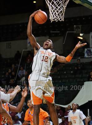 Thumbnail 2 in St. Raymond Boys vs Linden (Prime Time Shootout) photogallery.