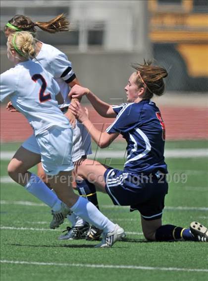 Thumbnail 2 in Wakeland vs Pearce (Class 4A, Region II semifinals) photogallery.