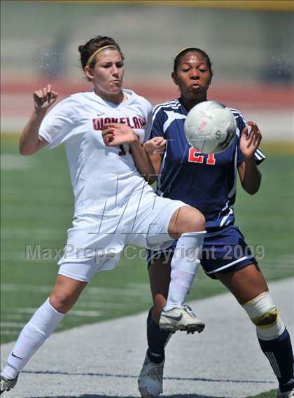 Thumbnail 2 in Wakeland vs Pearce (Class 4A, Region II semifinals) photogallery.
