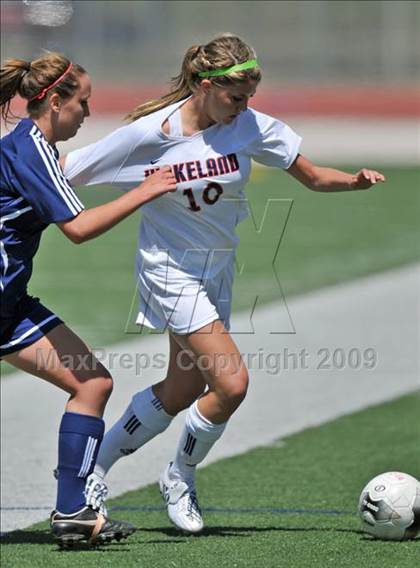 Thumbnail 1 in Wakeland vs Pearce (Class 4A, Region II semifinals) photogallery.