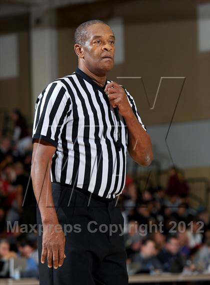 Thumbnail 2 in Loyola vs. Fort Bend Travis (MaxPreps Holiday Classic) photogallery.