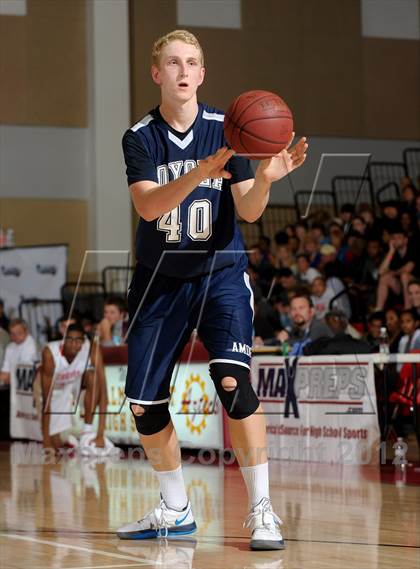 Thumbnail 3 in Loyola vs. Fort Bend Travis (MaxPreps Holiday Classic) photogallery.