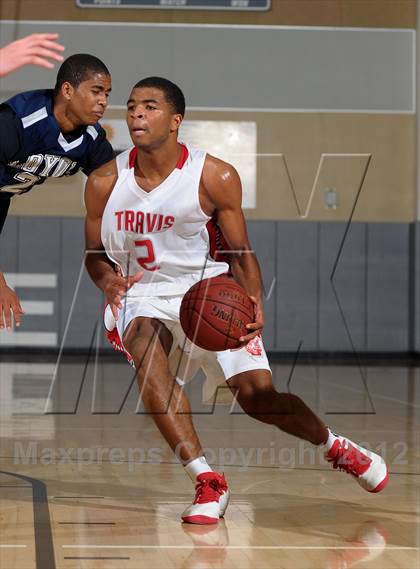 Thumbnail 2 in Loyola vs. Fort Bend Travis (MaxPreps Holiday Classic) photogallery.