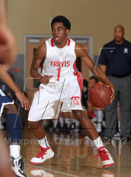 Thumbnail 2 in Loyola vs. Fort Bend Travis (MaxPreps Holiday Classic) photogallery.